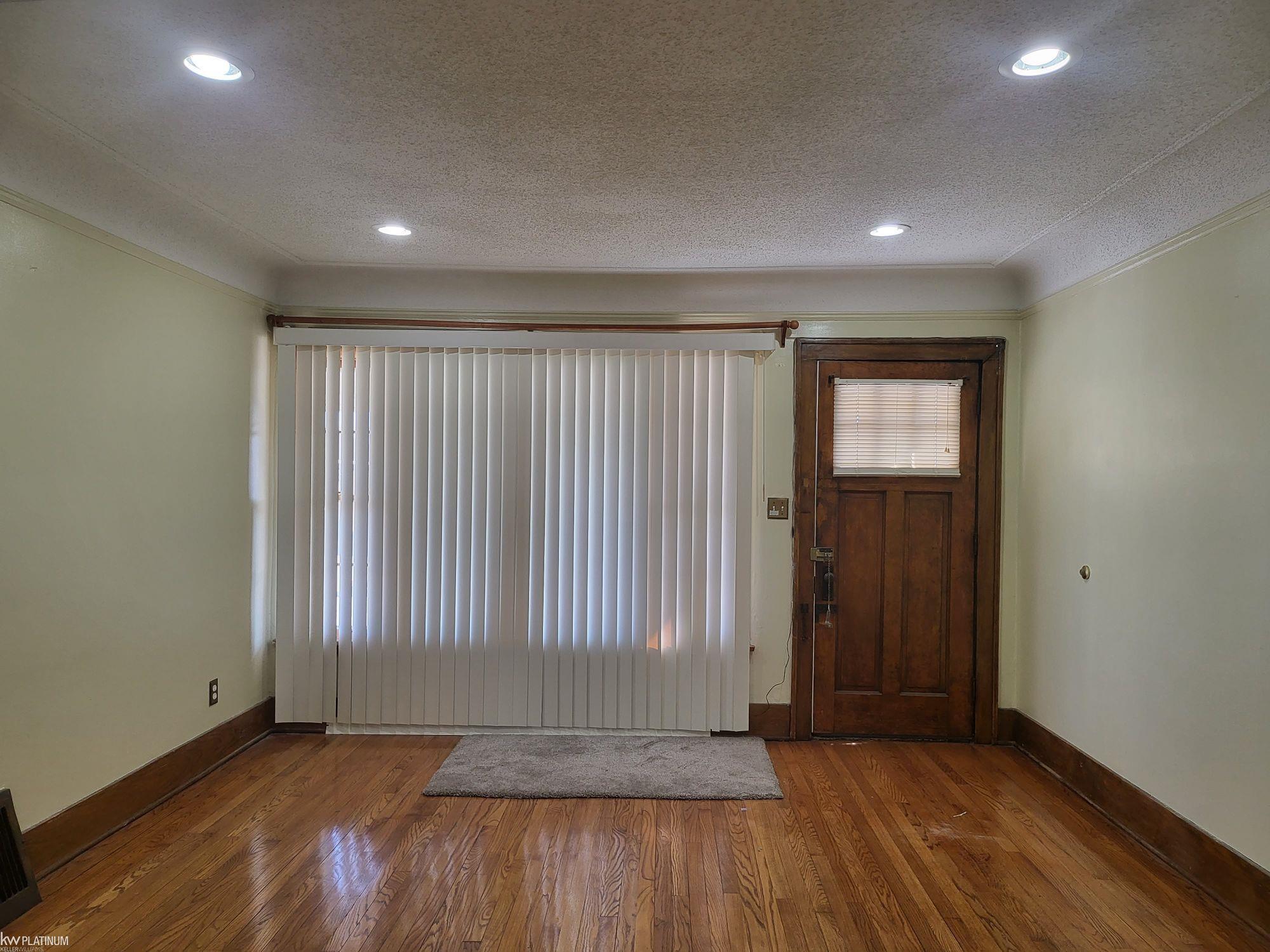 6757 Iowa Street