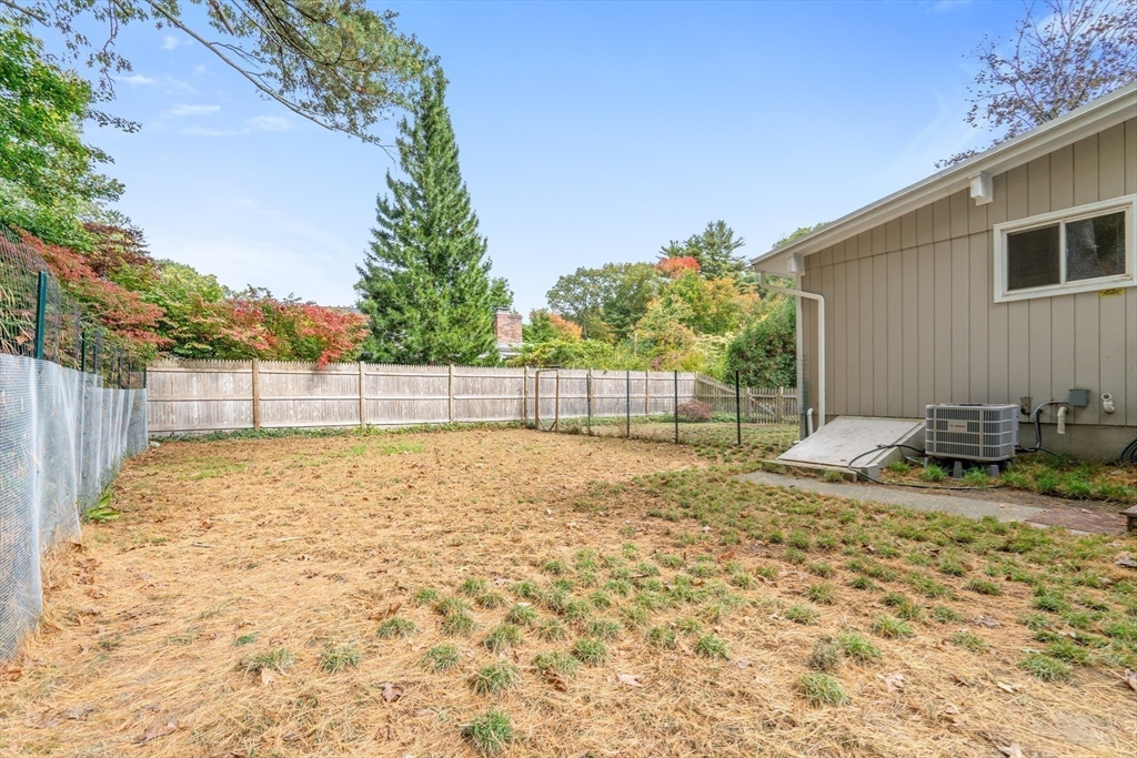 65 Robbins Rd