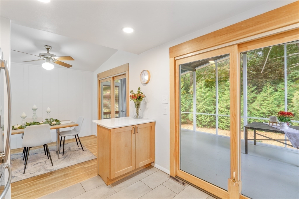 65 Robbins Rd
