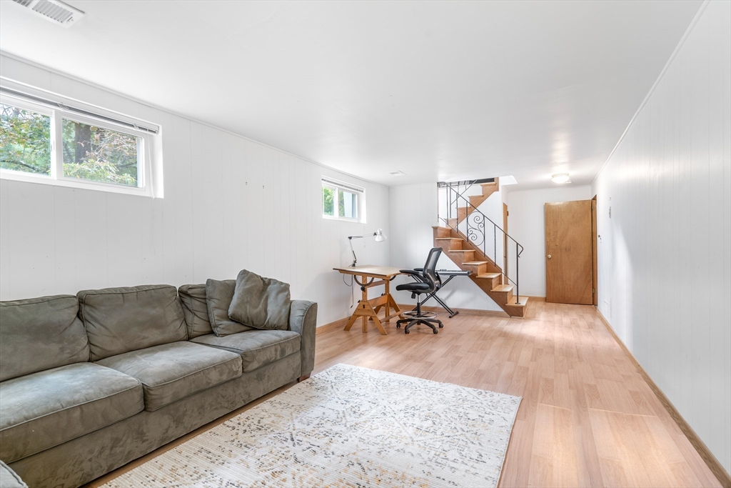 65 Robbins Rd