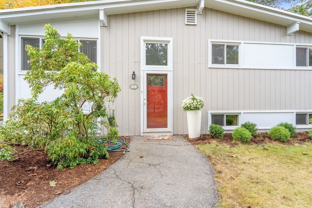 65 Robbins Rd