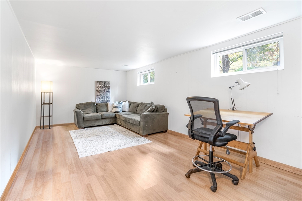 65 Robbins Rd