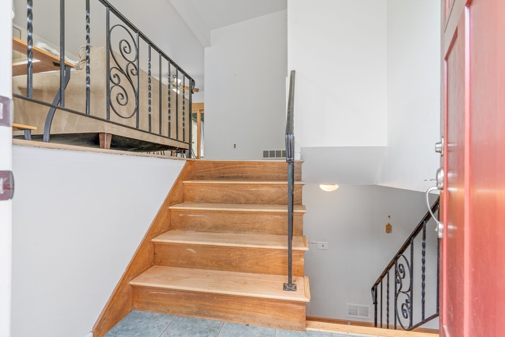 65 Robbins Rd