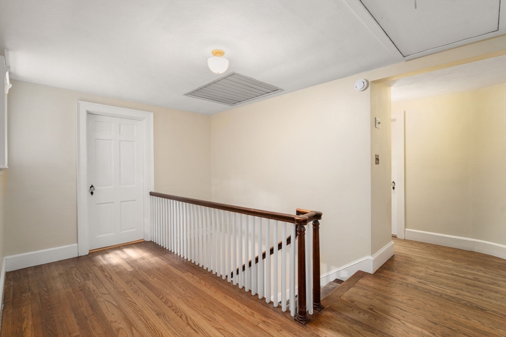 22 Glezen Ln