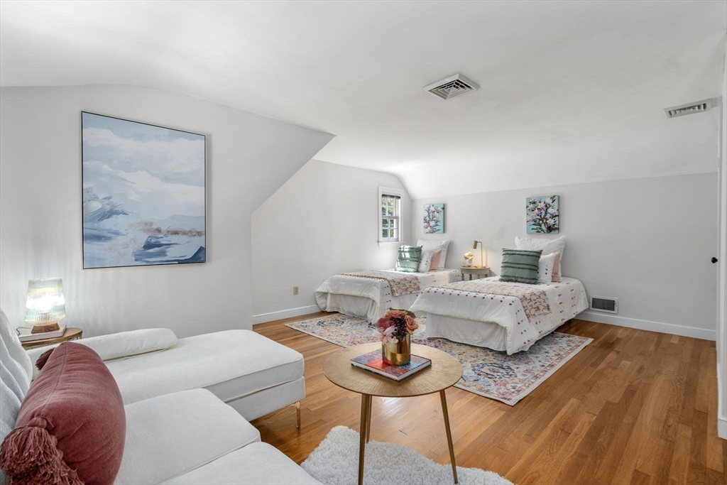 37 Pequot Rd