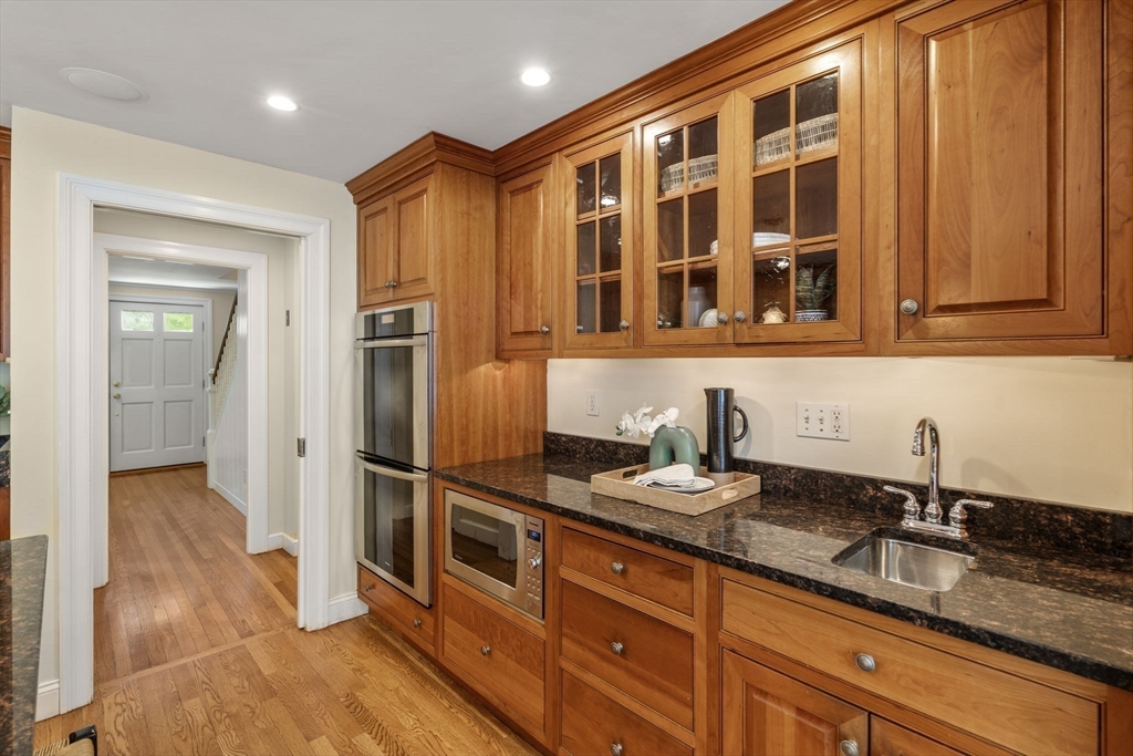 37 Pequot Rd