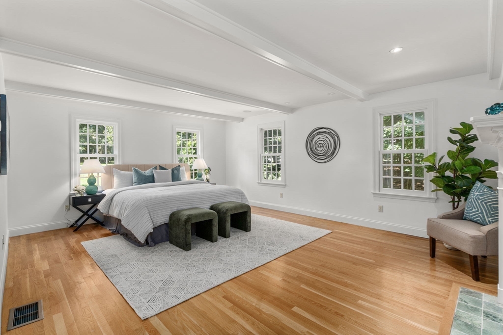 37 Pequot Rd