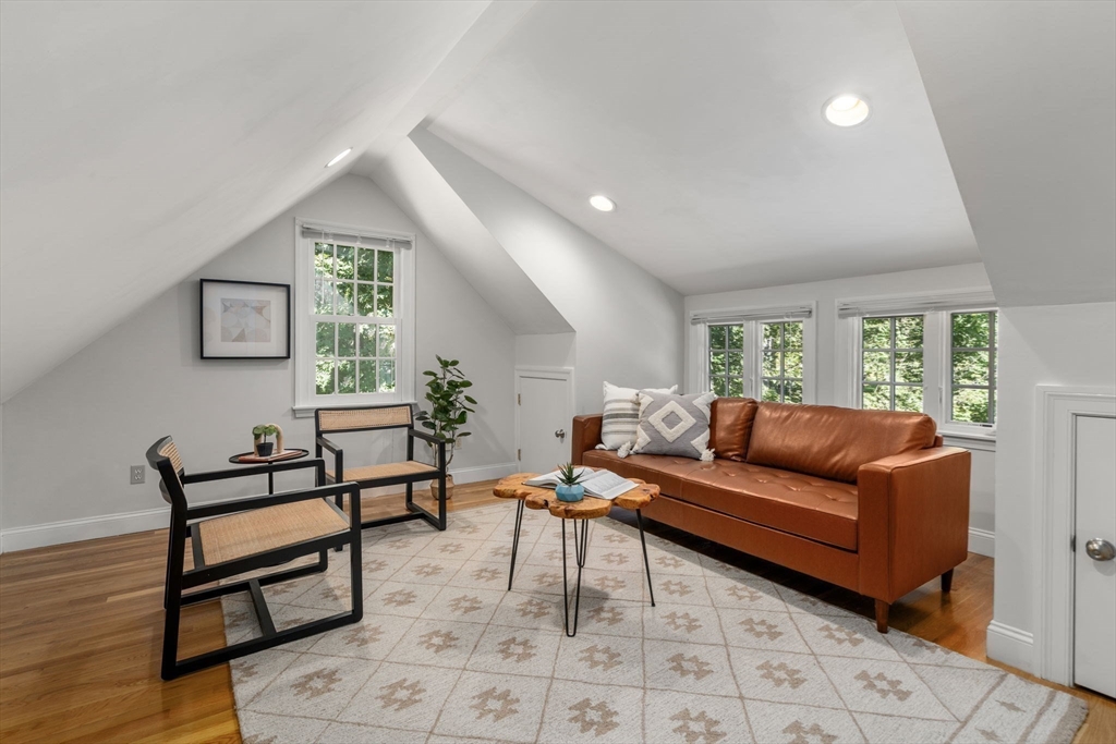 37 Pequot Rd