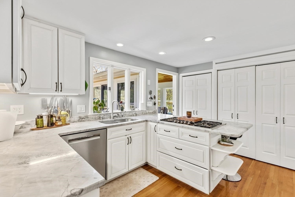 16 Wayland Hills Rd
