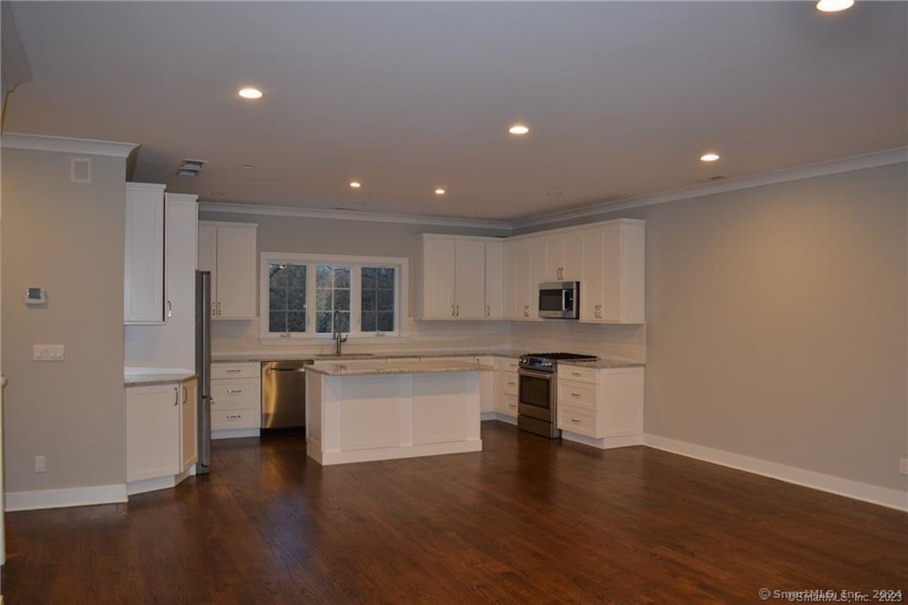2160 Kings Highway 10