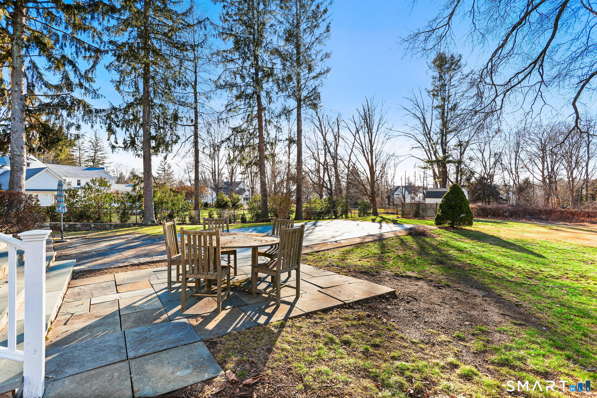 86 Maple Avenue South