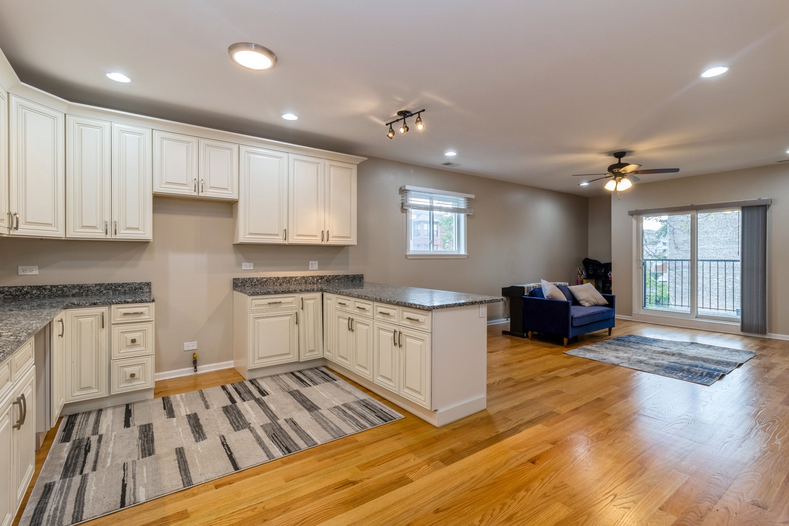 2938 W Fillmore Street Unit: 200