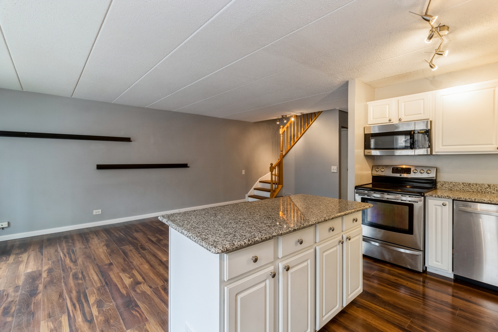 711 W Gordon Terrace Unit: 117