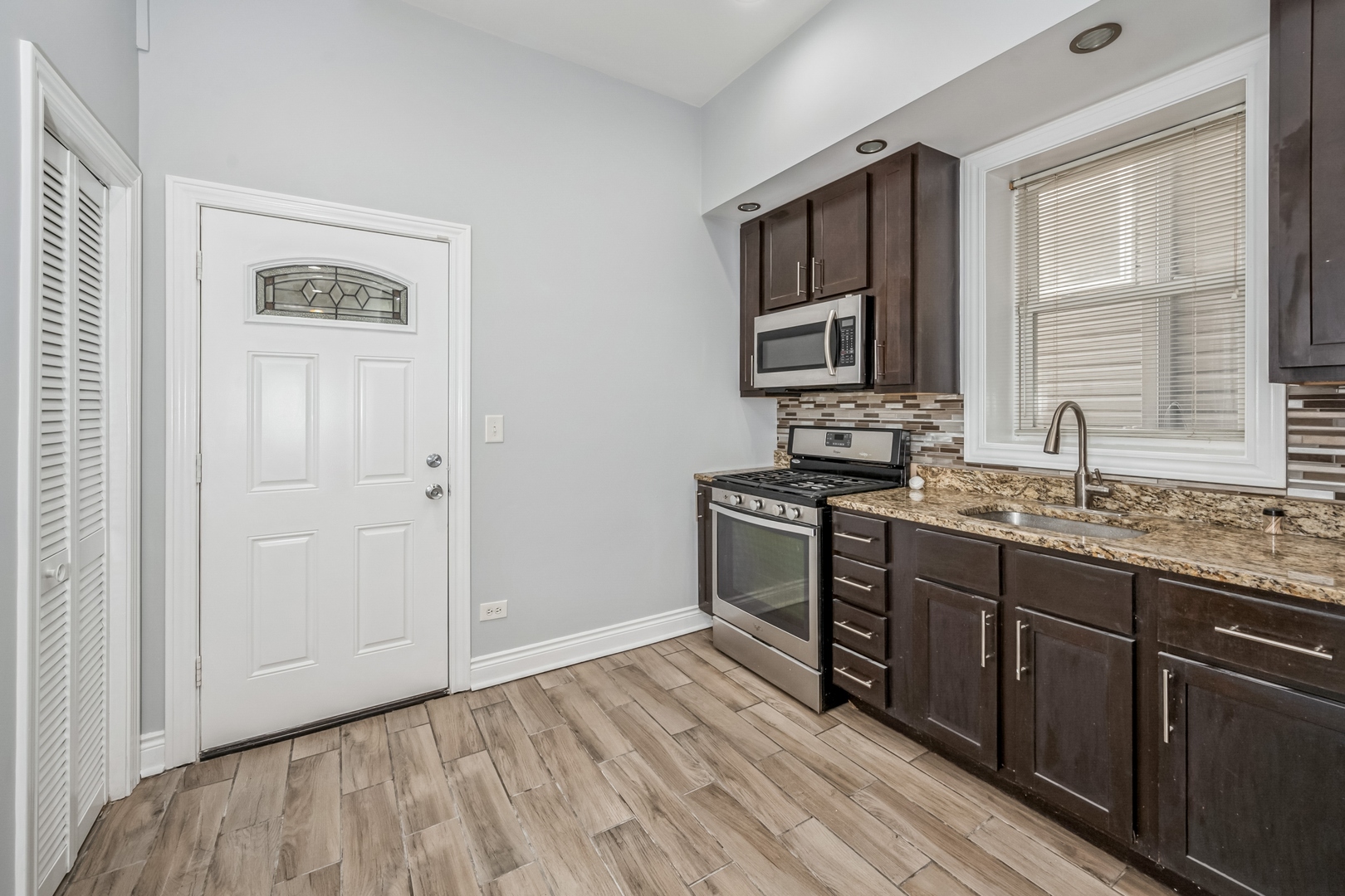909 N Richmond Street Unit: 1