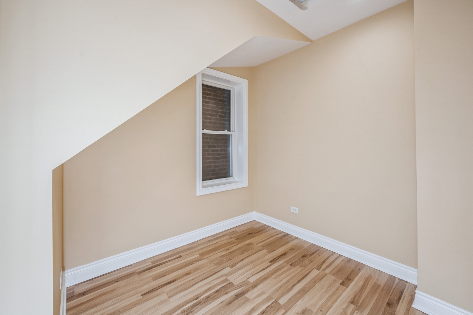 909 N Richmond Street Unit: 1