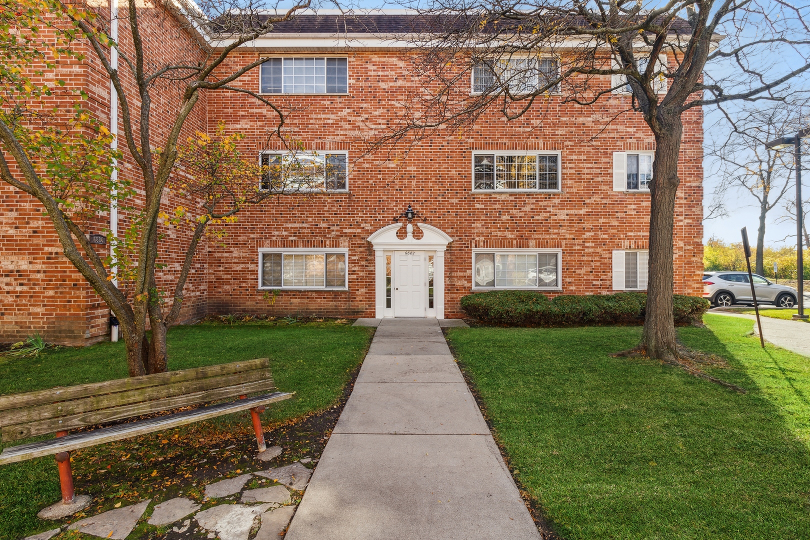 6882 W TOUHY Avenue Unit: 1A