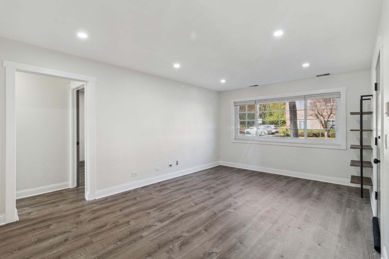 6882 W TOUHY Avenue Unit: 1A