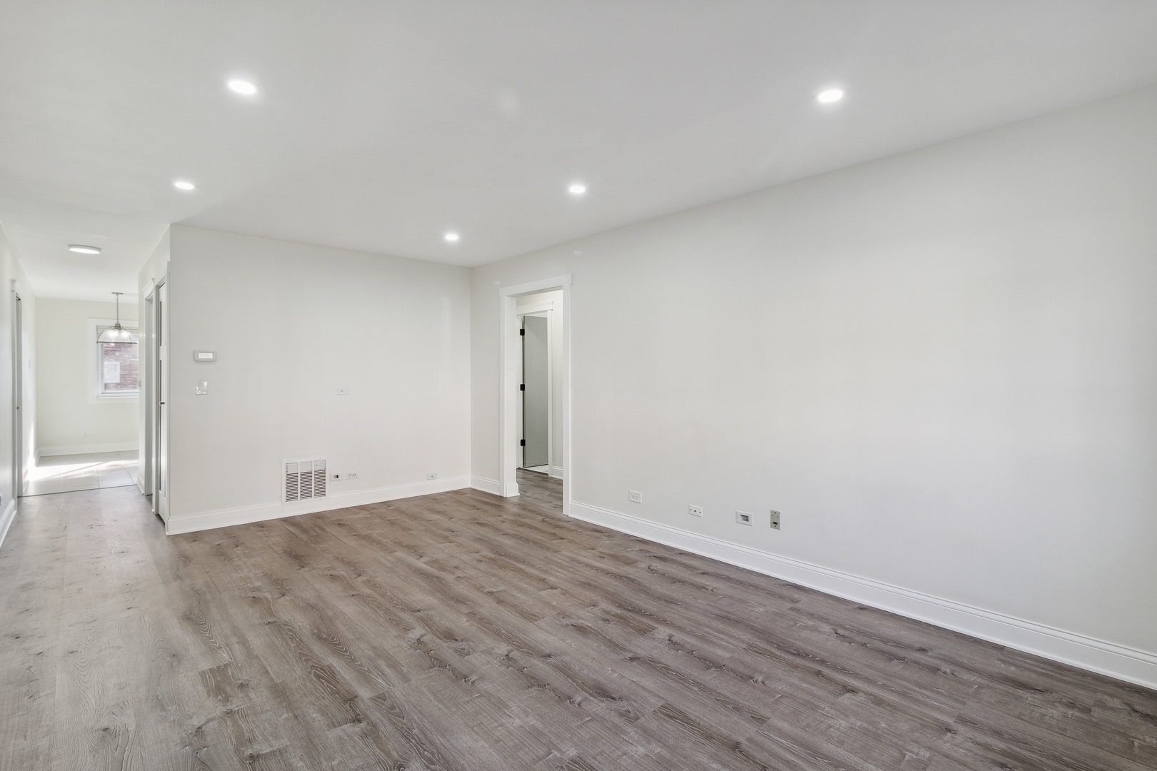 6882 W TOUHY Avenue Unit: 1A