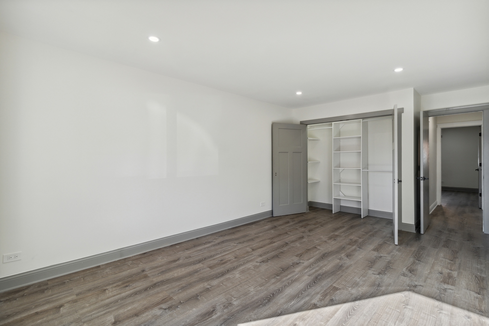 6882 W TOUHY Avenue Unit: 1A
