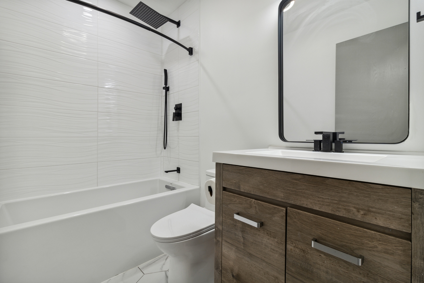 6882 W TOUHY Avenue Unit: 1A