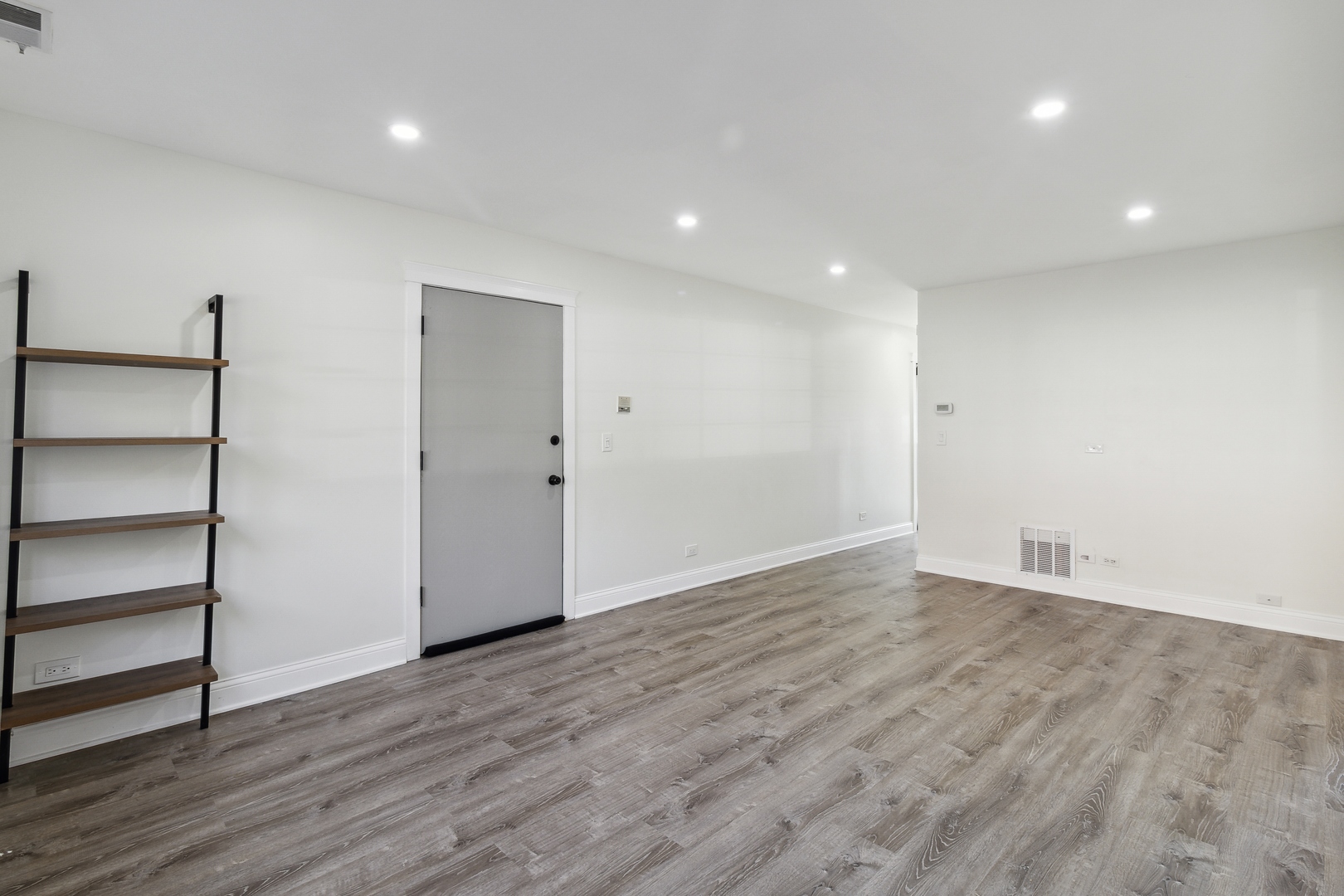 6882 W TOUHY Avenue Unit: 1A