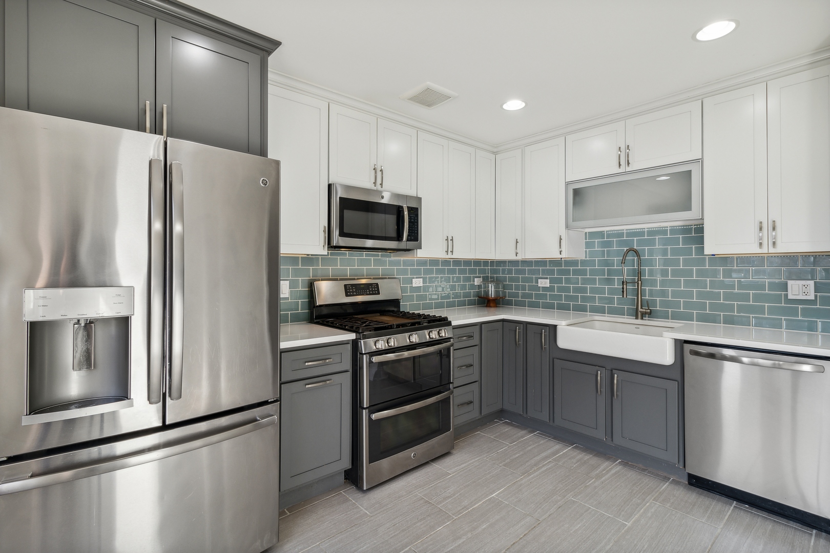 6882 W TOUHY Avenue Unit: 1A