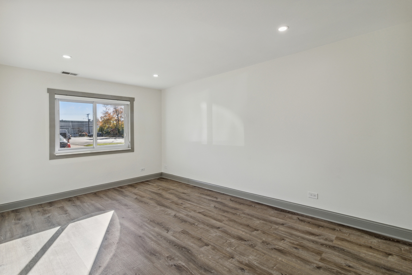 6882 W TOUHY Avenue Unit: 1A