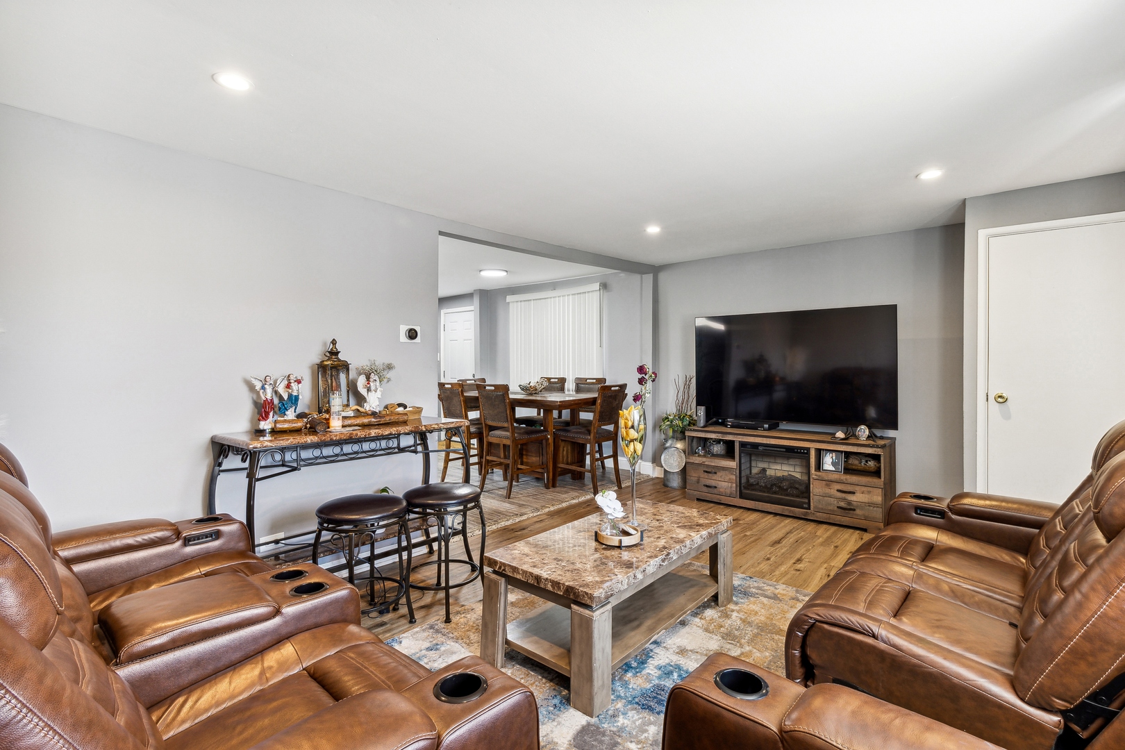 4624 S Lawler Avenue