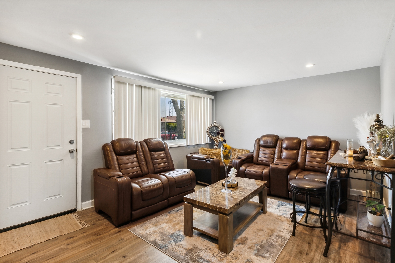 4624 S Lawler Avenue