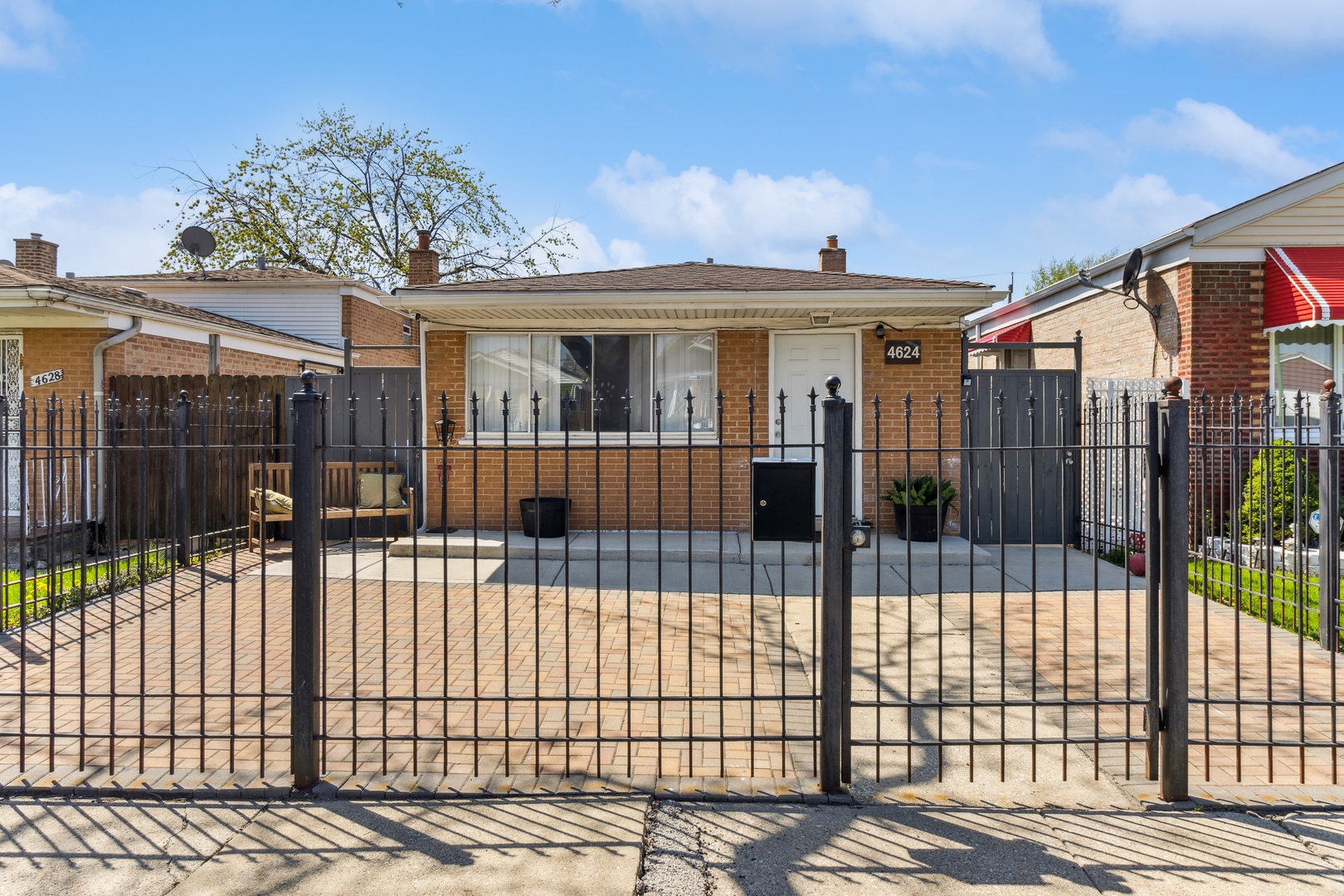 4624 S Lawler Avenue