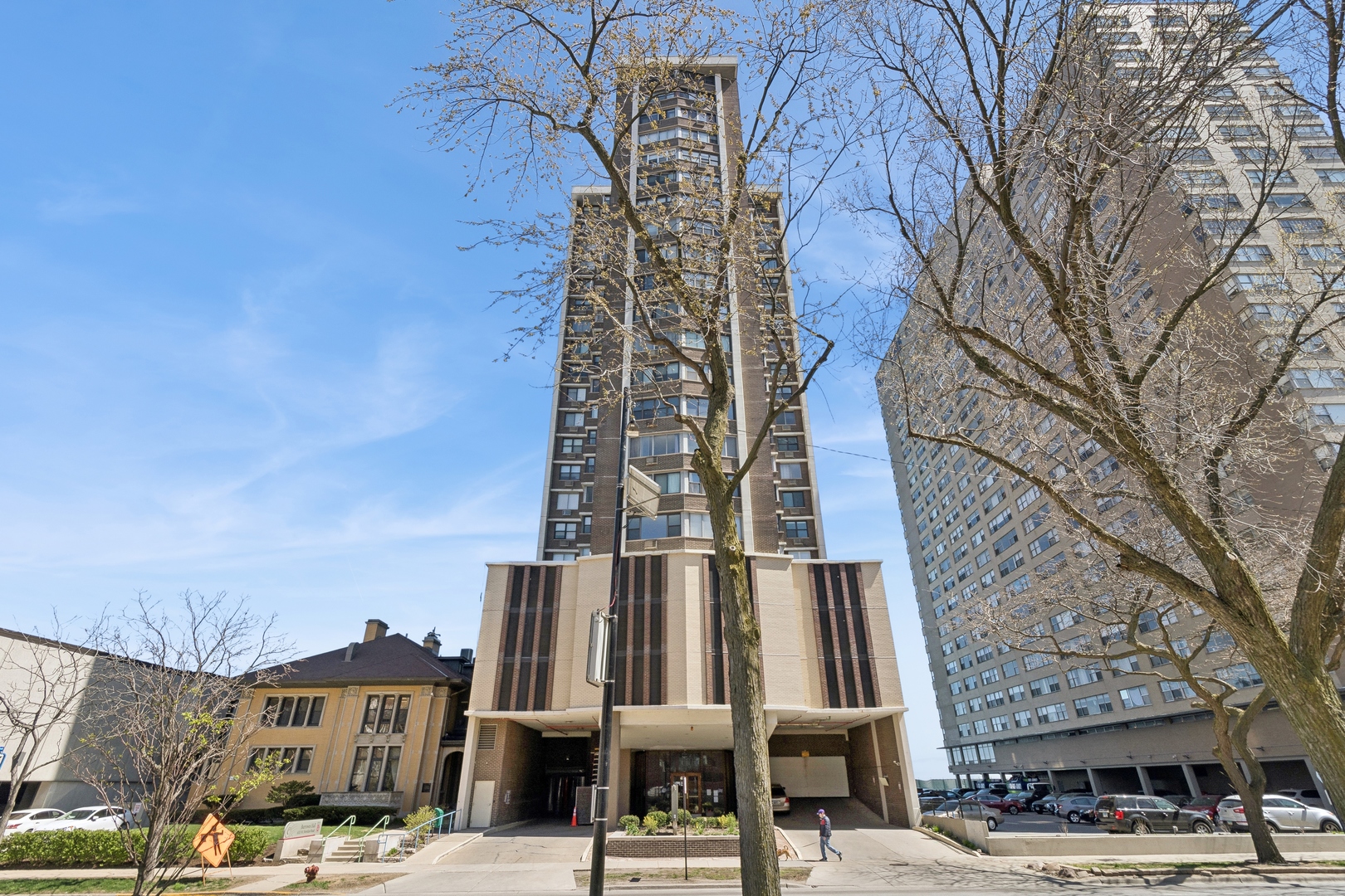 6325 N Sheridan Road Unit: 904