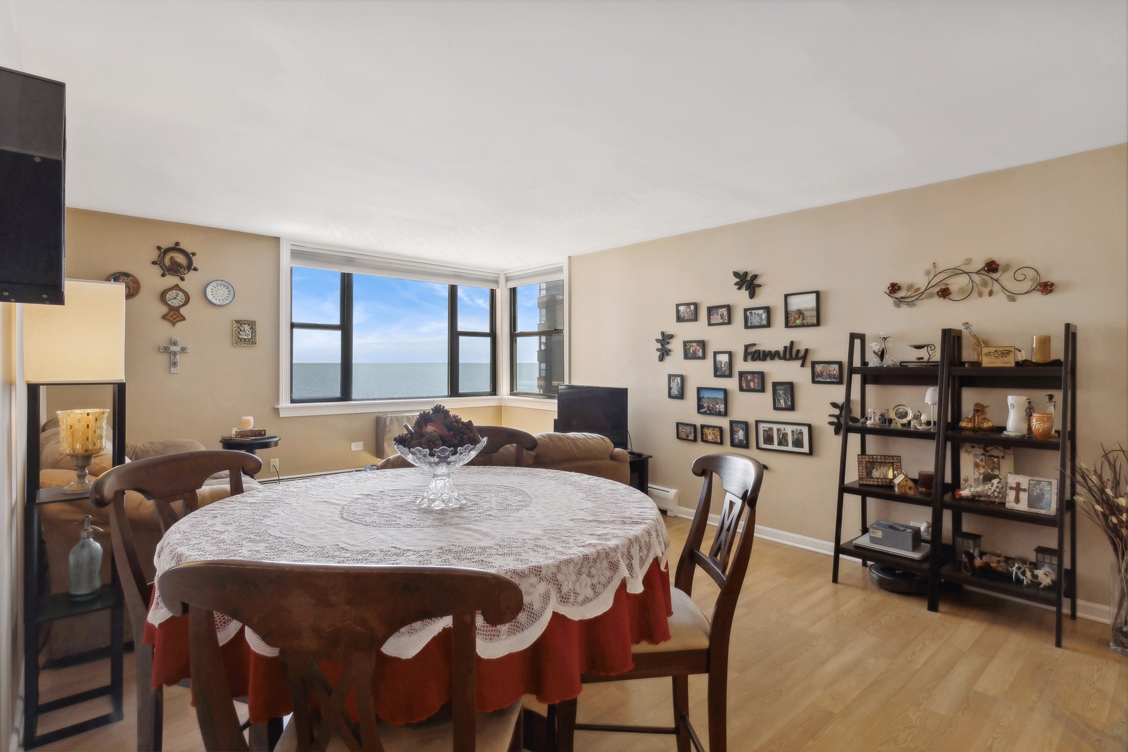 6325 N Sheridan Road Unit: 904
