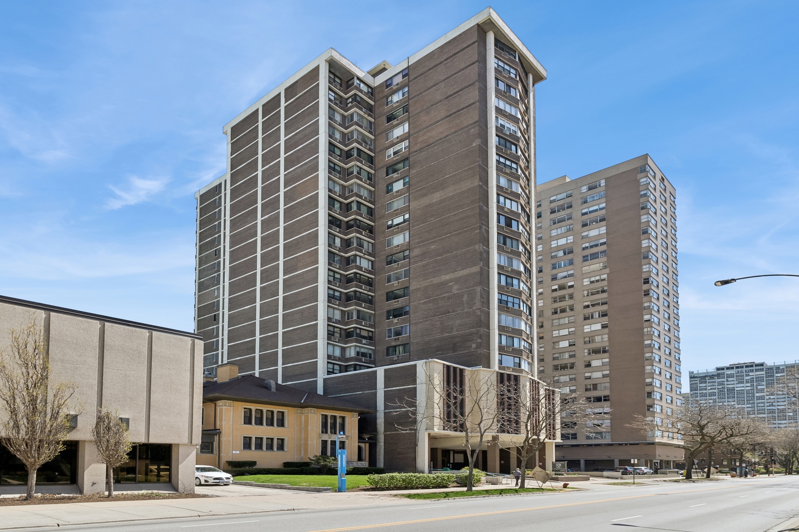 6325 N Sheridan Road Unit: 904