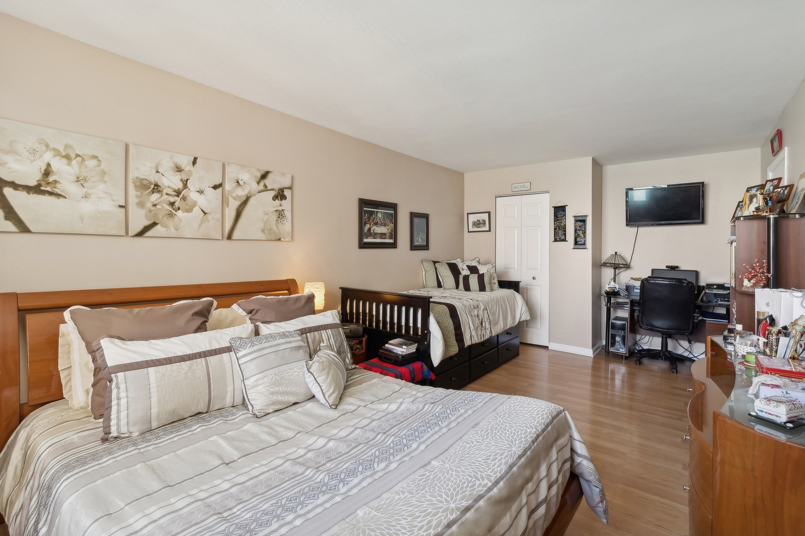 6325 N Sheridan Road Unit: 904