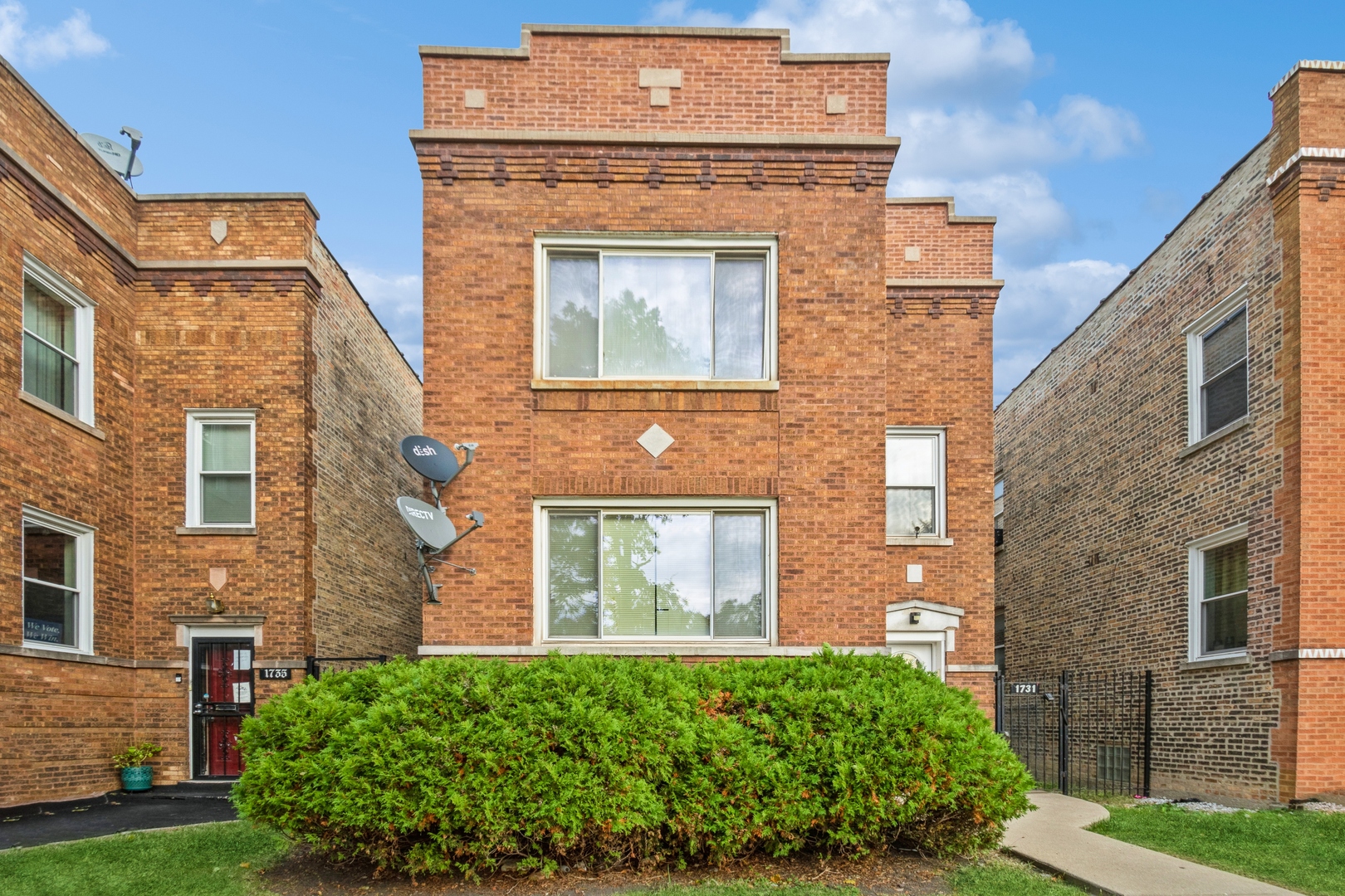 1731 N MAYFIELD Avenue