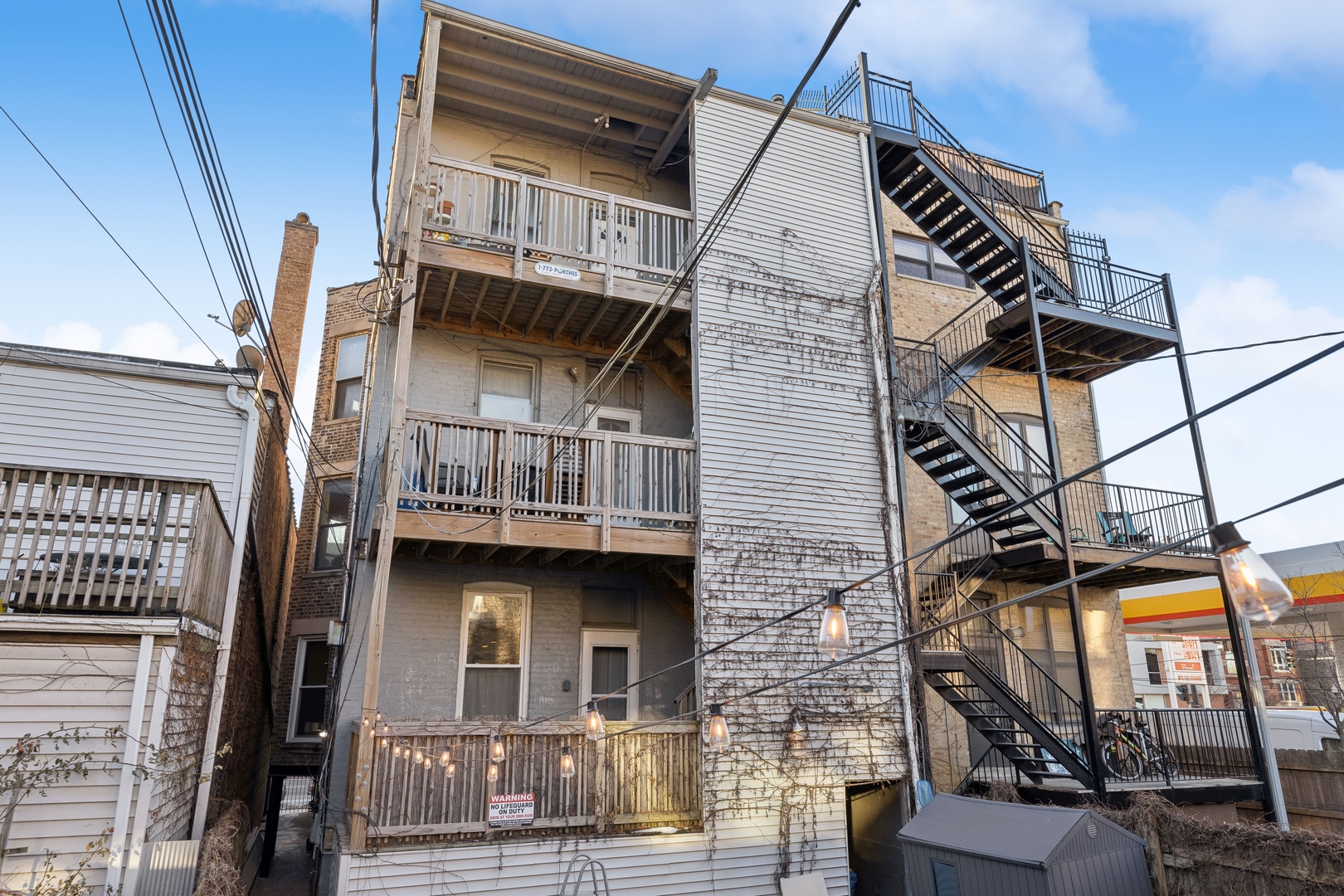 949 N Damen Avenue
