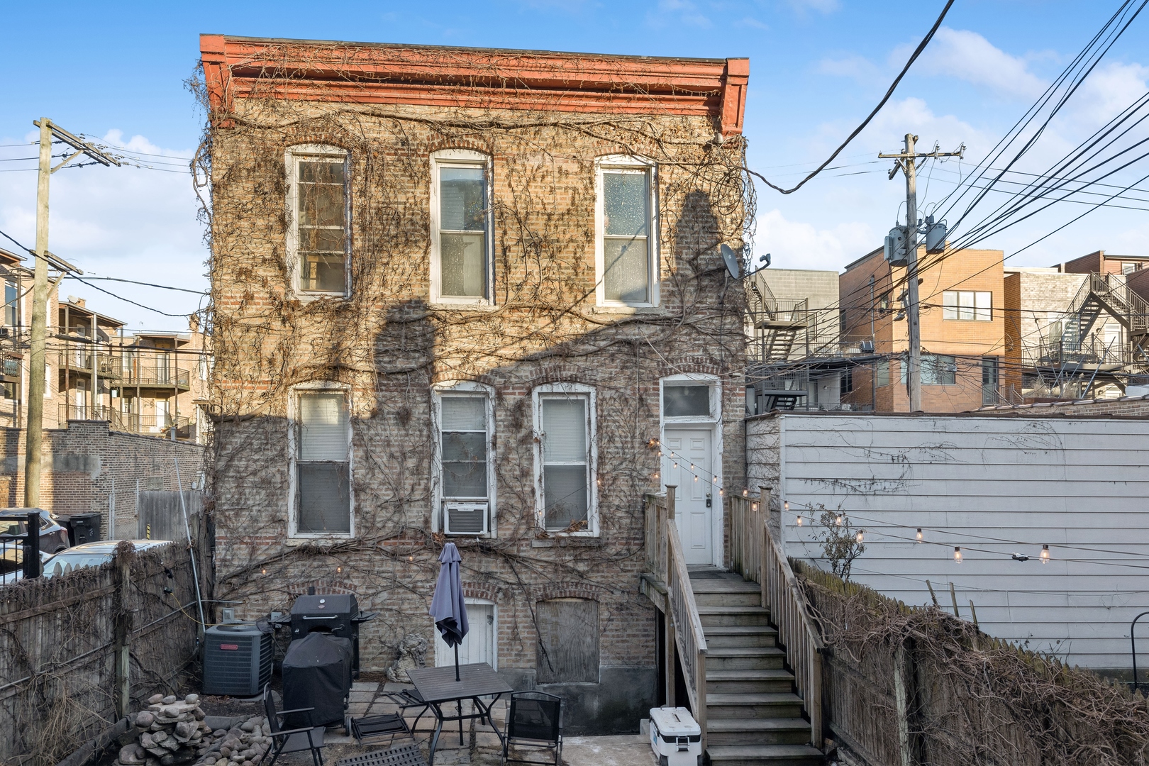 949 N Damen Avenue