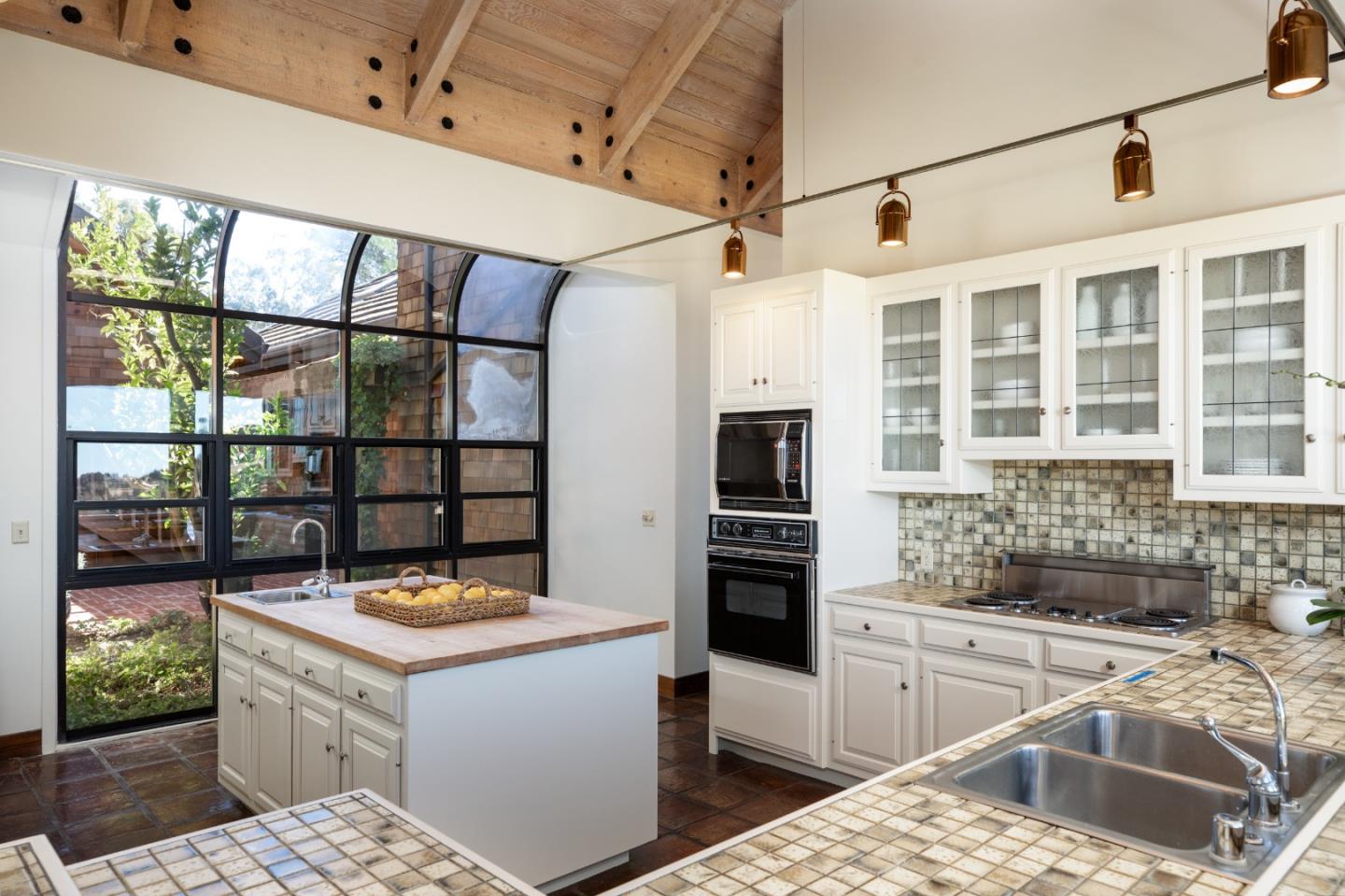 5 Arastradero RD