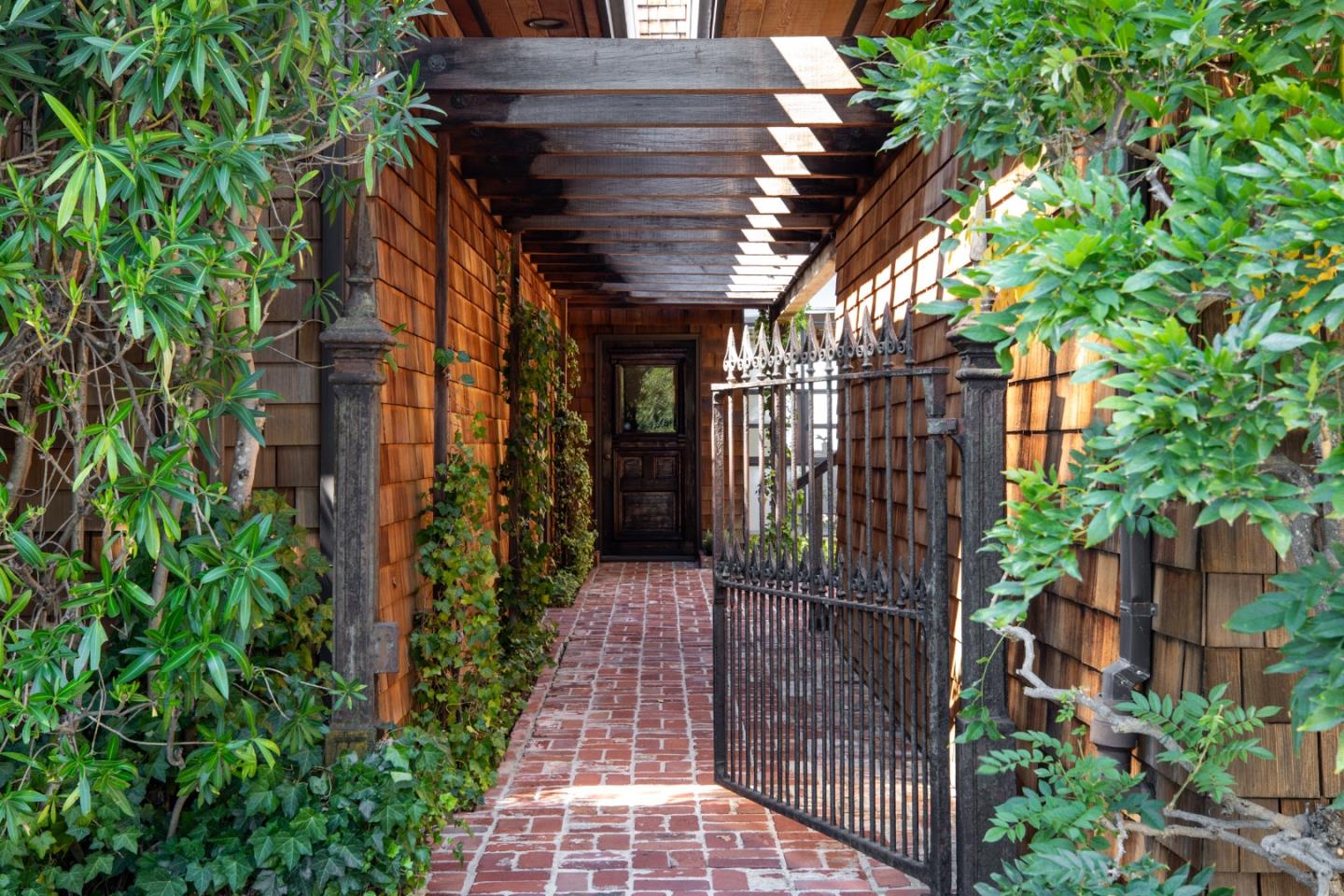 5 Arastradero RD