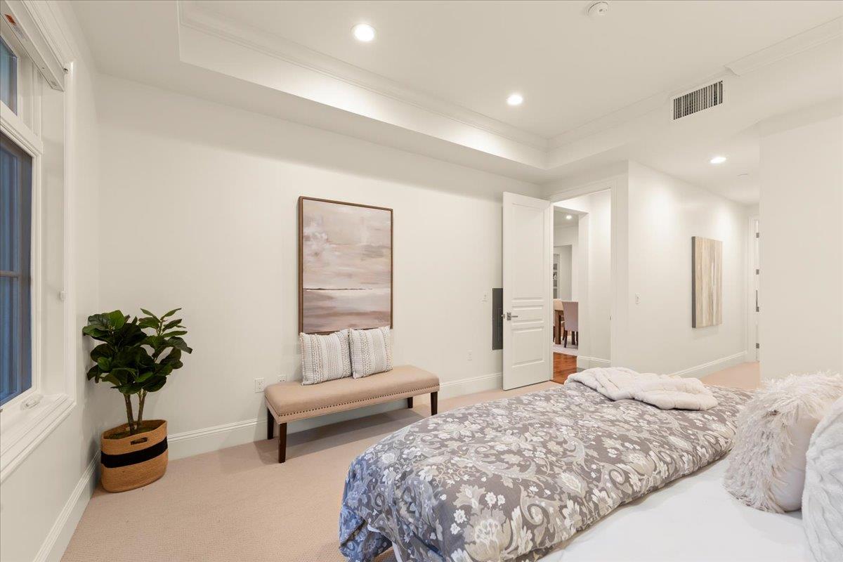 100 1st ST 110