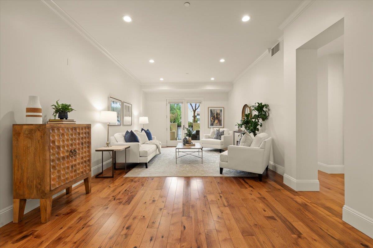 100 1st ST 110