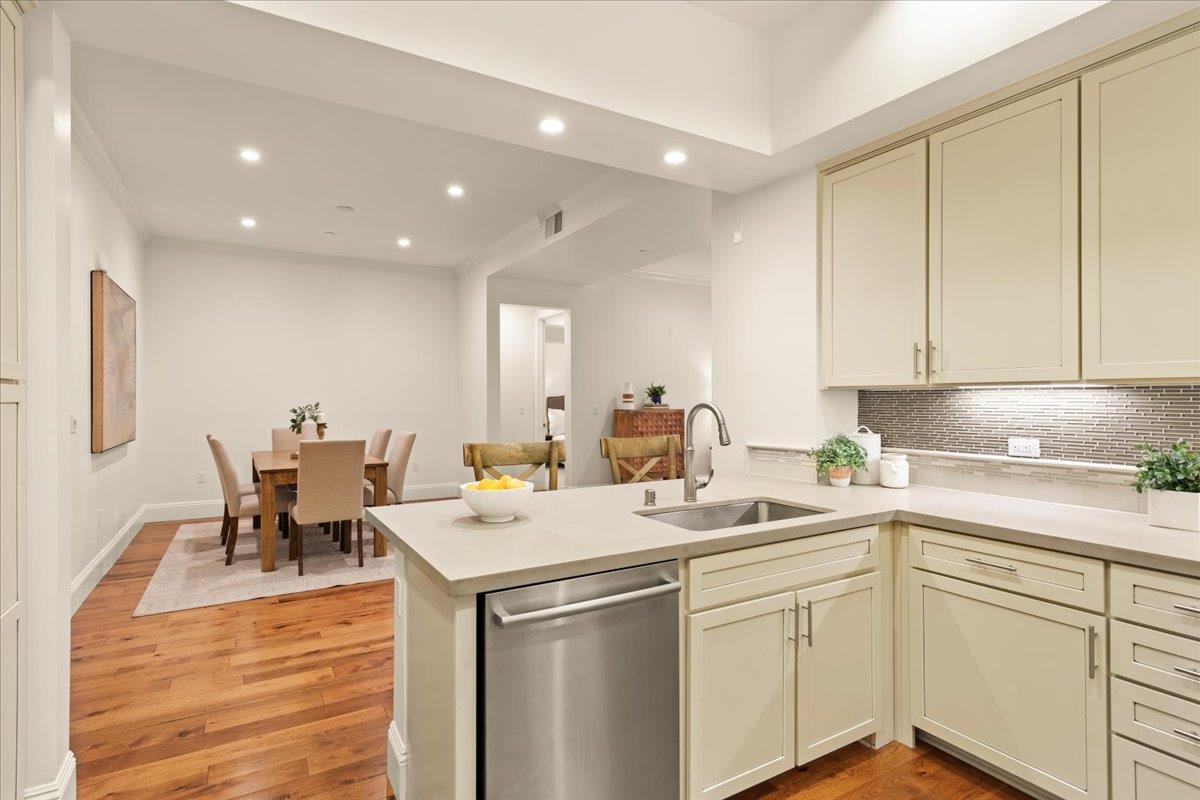 100 1st ST 110