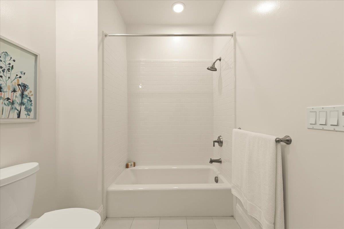 100 1st ST 110