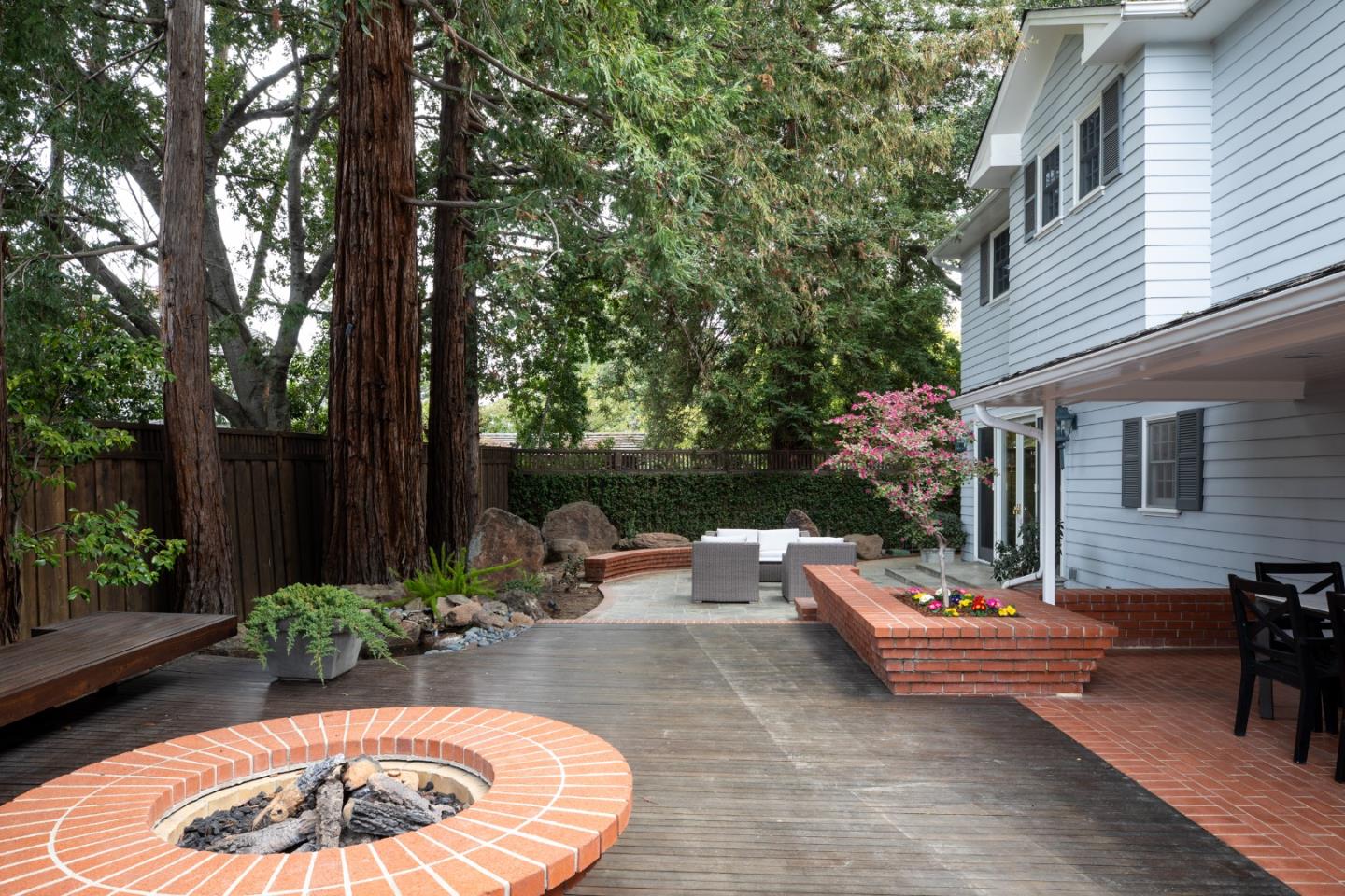 271 Stratford PL