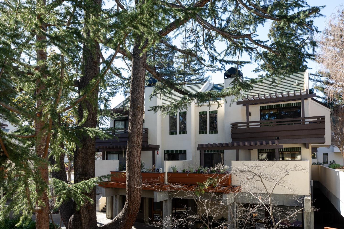 100 W El Camino Real 44