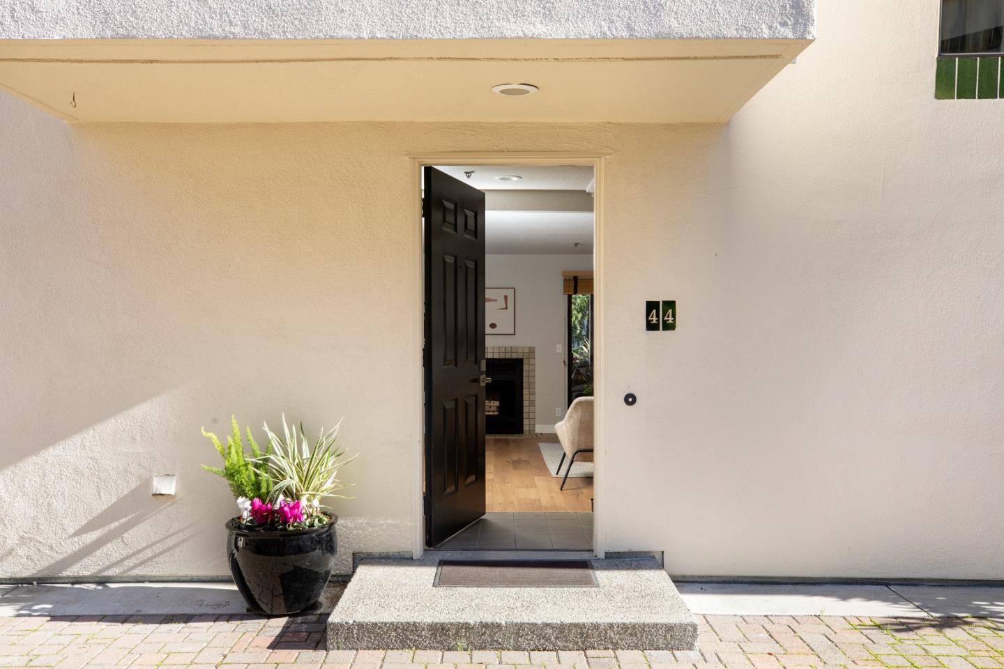 100 W El Camino Real 44