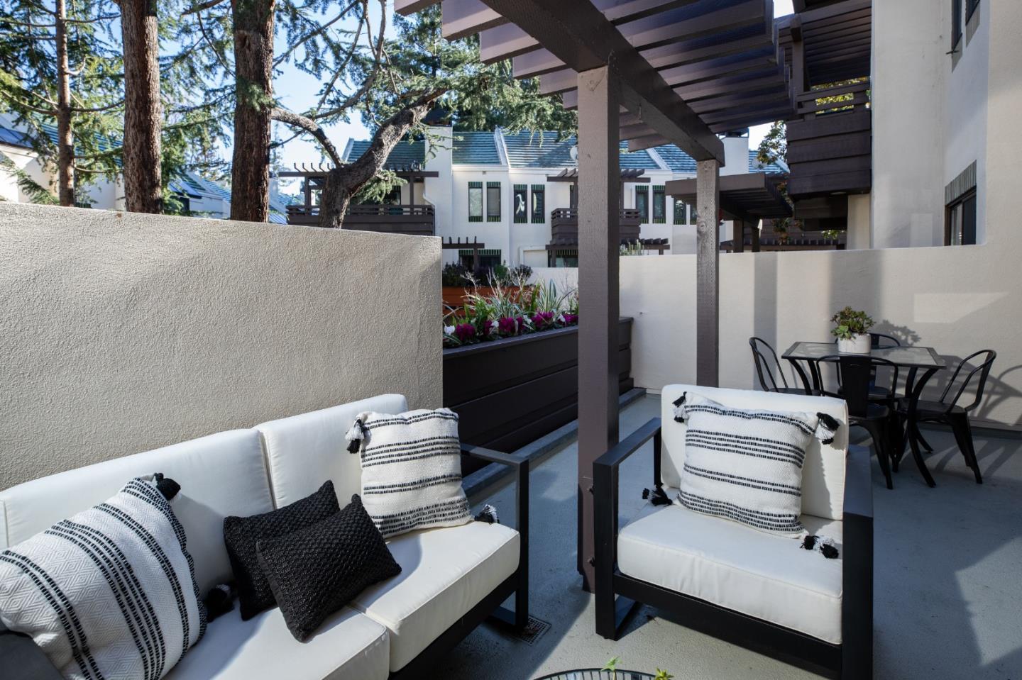 100 W El Camino Real 44