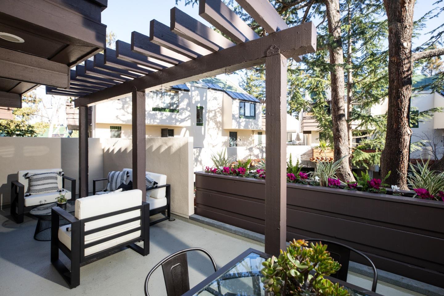 100 W El Camino Real 44