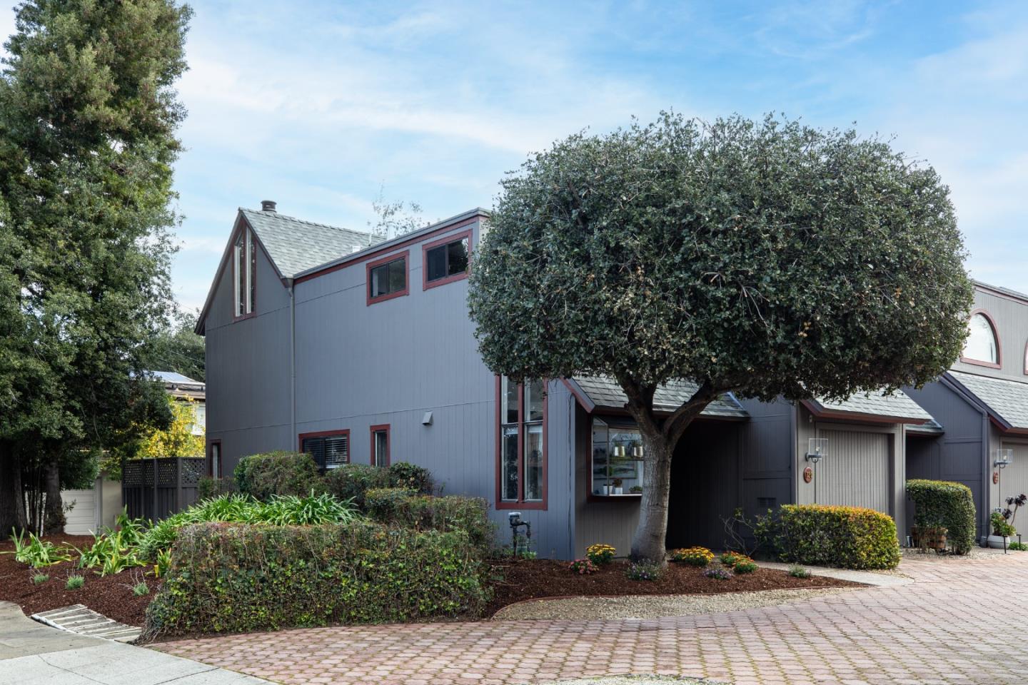 120 Amherst AVE
