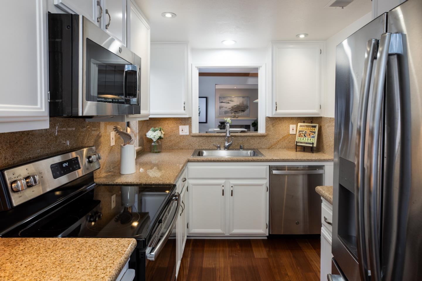 120 Amherst AVE